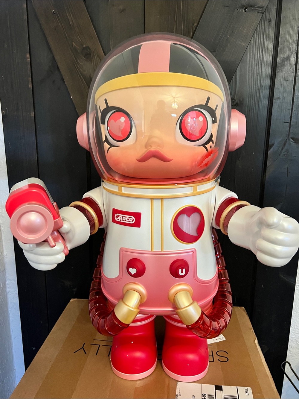 1000% Mega Space Molly Space Heartbeat. Limited. Opened to take pictures.